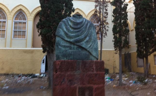 VyC_ohneKopf_laopinion